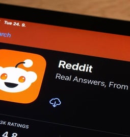 ipad app store open on the reddit app