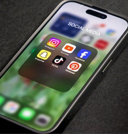 social media folder on an iphone containing 6 apps